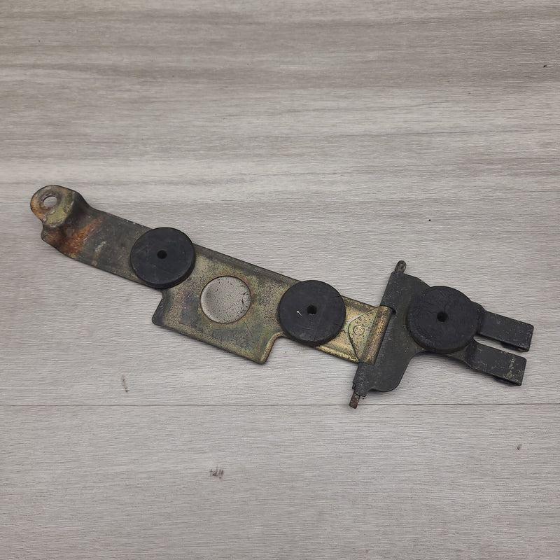 VT250F (MC08) Battery retainer