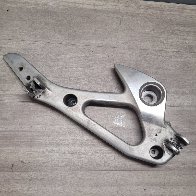 XL1000V Varadero (SD02) Right Peg hanger bracket