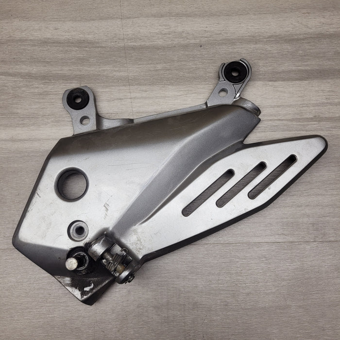 GW250 Inazuma Left riders peg mount