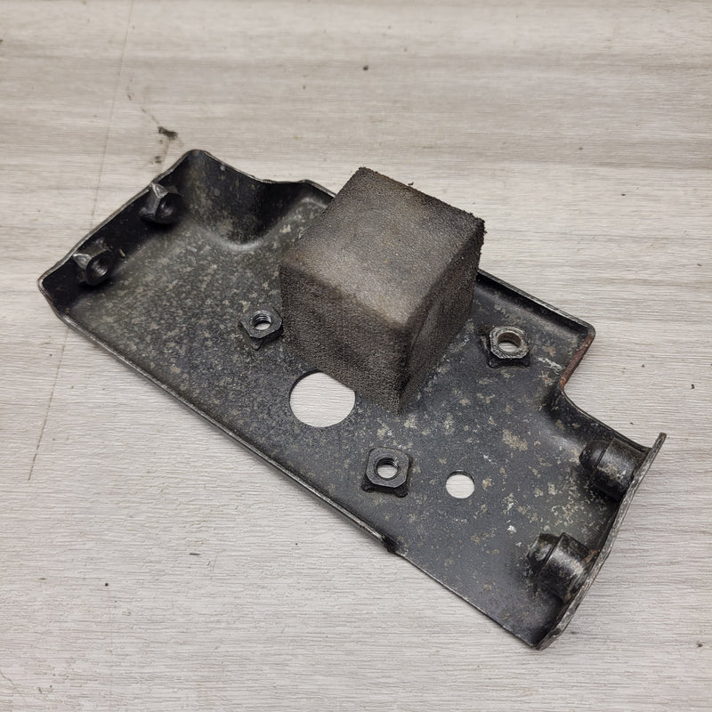 GSF250 Bandit (GJ74A) Seat release mounting plate
