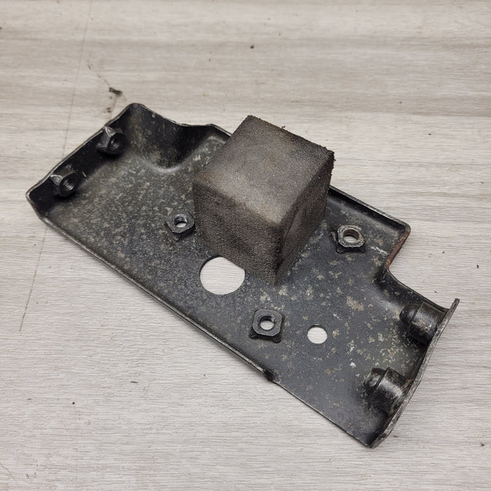GSF250 Bandit (GJ74A) Seat release mounting plate
