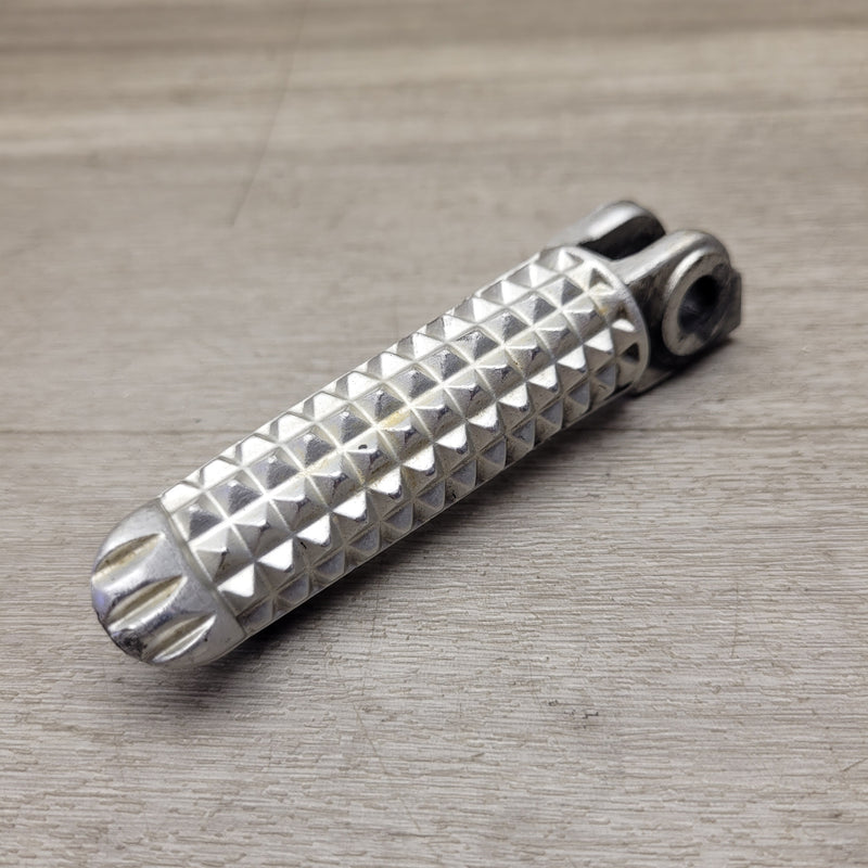 R1 (2007) Right foot peg