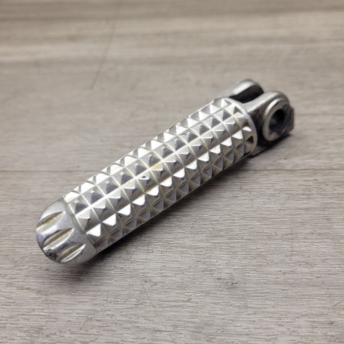 R1 (2007) Right foot peg