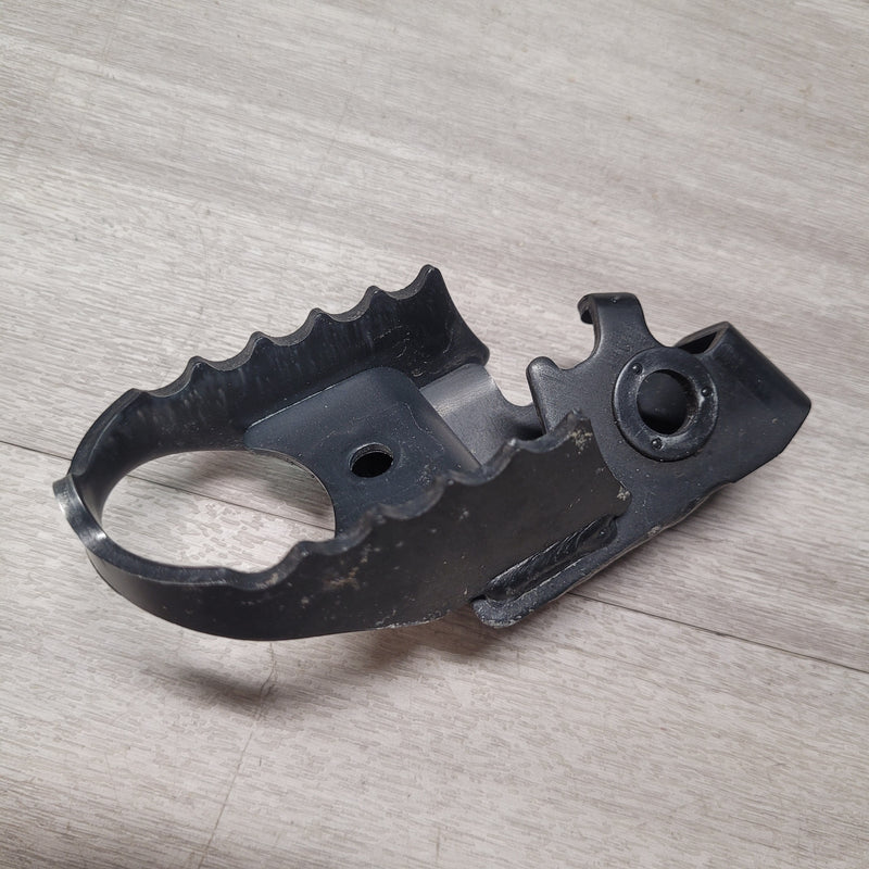 XL750 Transalp (2026) Right Foot peg