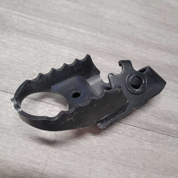 XL750 Transalp (2026) Right Foot peg