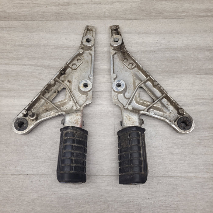 VF500C Magna Pssenger pegs and mounts