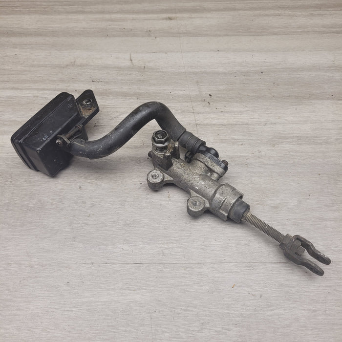 GSF250 Bandit (GJ74A) Rear brake reservoir and master cylinder