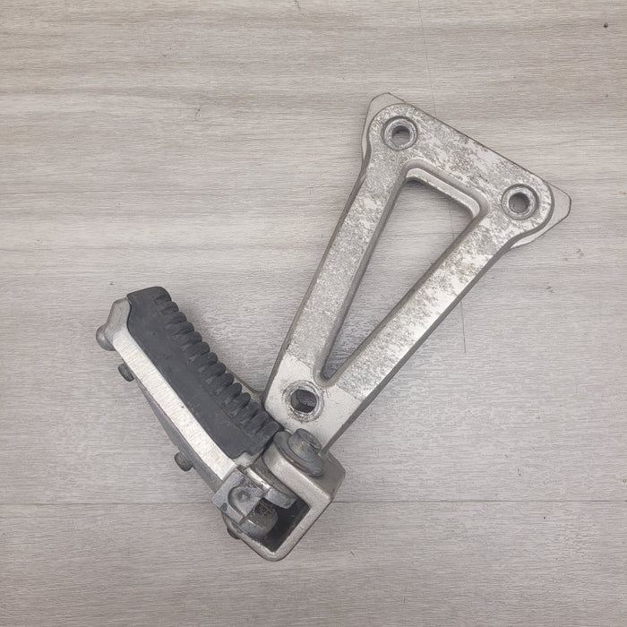 GSF250 Bandit (GJ74A) Rear right footpeg and mount
