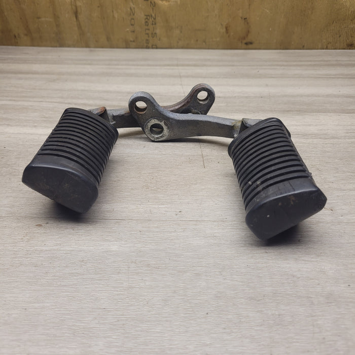 GN125H Riders Foot Pegs and Mounts