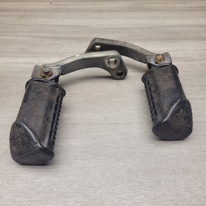 GN125H Riders Foot Pegs and Mounts