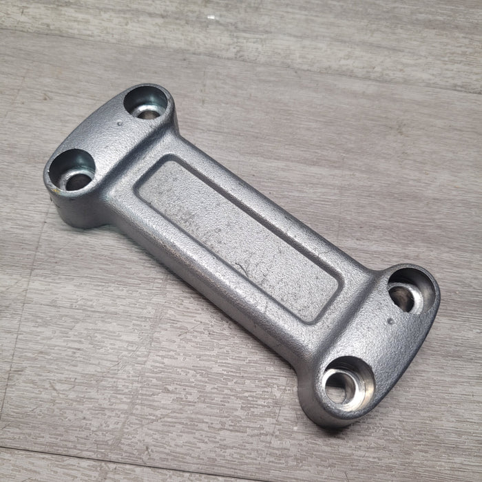 XL1000V Varadero (SD02) Handle bar top clamp