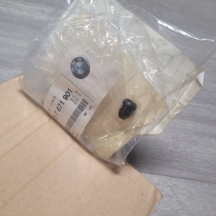 BMW 32 73 7 671 901 Cable Mount