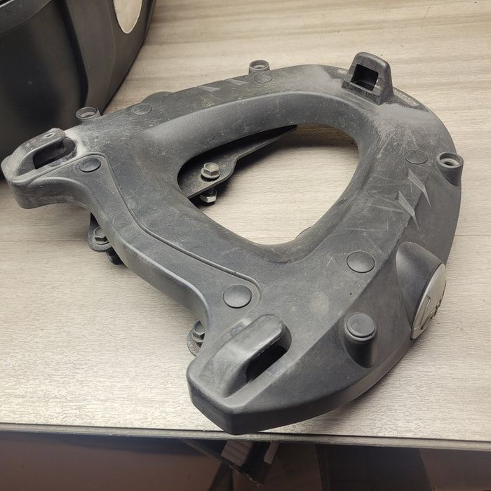 Givi Top Box & Mounting plate