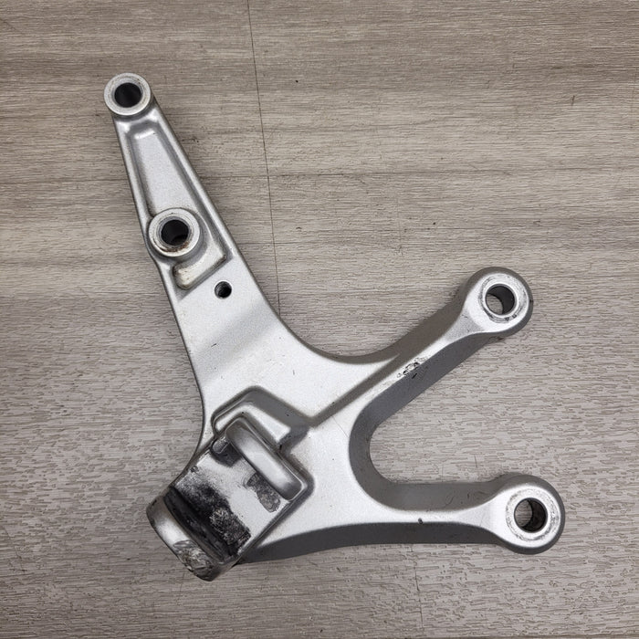 MT03 (2021) Right riders peg mount