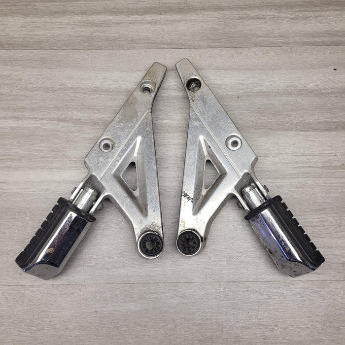 VF500C Magna Pssenger pegs and mounts