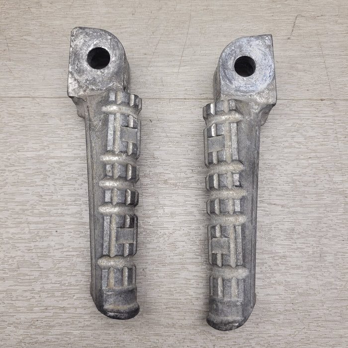 GT250R Passenger foot pegs