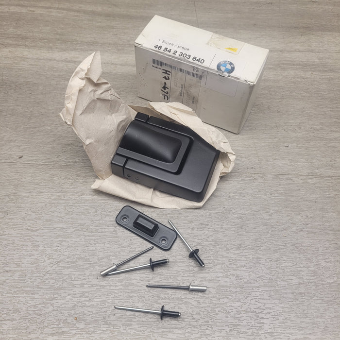 BMW 46 54 2 303 640 Case Catch