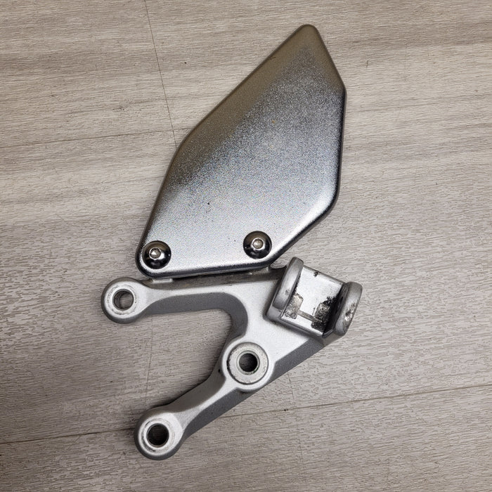 MT03 (2021) Left riders peg mount